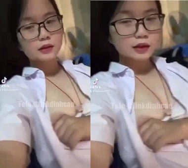Học sinh dáng ngon, vếu mới nẩy