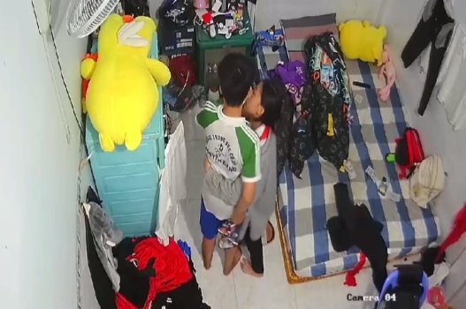 Buồn chán vì nguy cơ mất bạn trai nên cố gắng dùng lợn để cám dỗ
